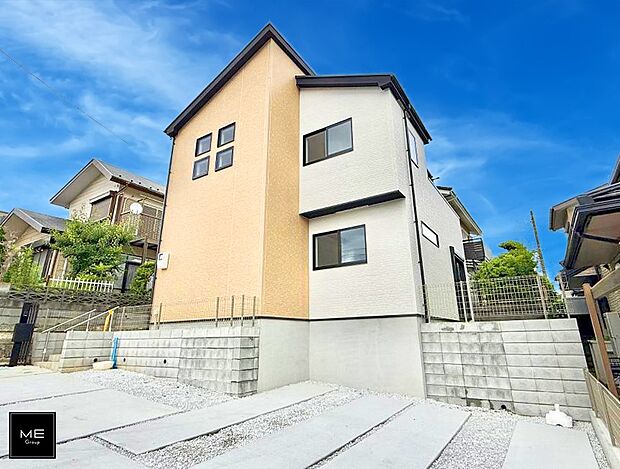 【現地外観写真】1号棟  ■家族みんなが笑顔で過ごせる、安心感のある住まい