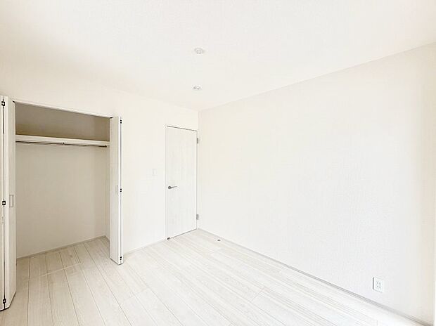 【子供部屋】2号棟  ■家具やレイアウトを自由に配置できるため使い勝手が良く快適に過ごせます