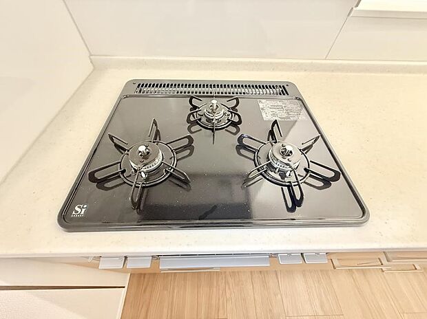 【3口ガスコンロ】■一度に多くの料理ができ便利で効率的