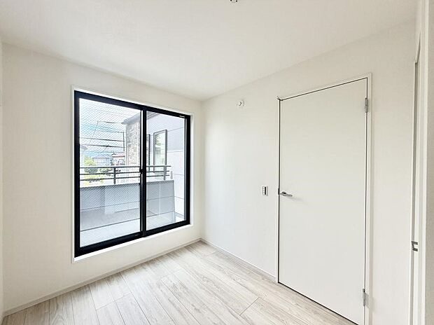 【リビング以外の居室】1号棟  ■落ち着いた雰囲気のお部屋で心が安らぐ空間