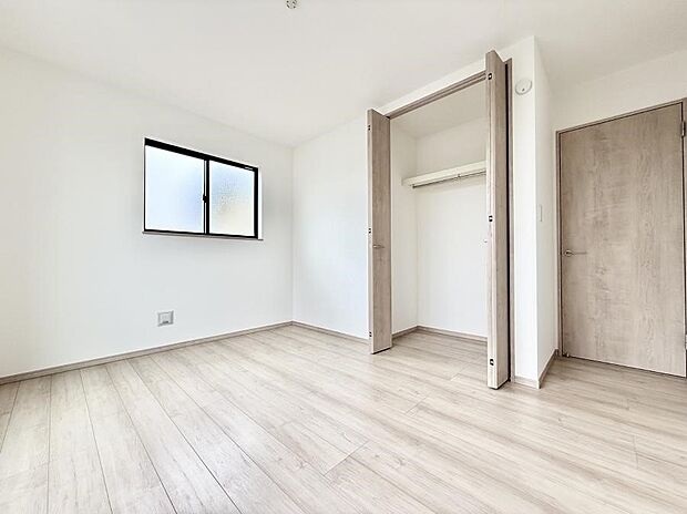 【リビング以外の居室】A号棟 ■落ち着いた色合いのお部屋で穏やかな時間を楽しめます