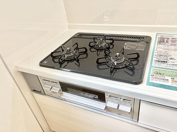 【3口ガスコンロ】■一度に多くの料理ができ便利で効率的