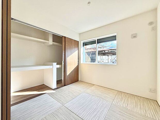 【リビング以外の居室】3号棟  ■落ち着いた色合いのお部屋で穏やかな時間を楽しめます