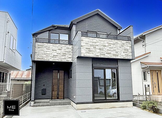 【現地外観写真】■暮らしを彩る充実した設備仕様が備わった住まい