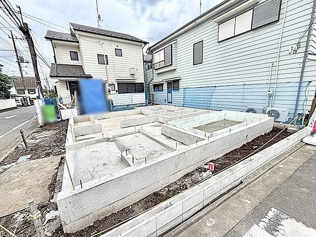 【現地外観写真】1号棟 ■暮らしを彩る充実した設備仕様が備わった住まい