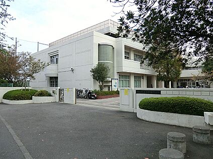 横浜市立釜利谷中学校 450m(6分)