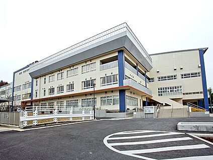 川崎市立柿生中学校 850m(11分)