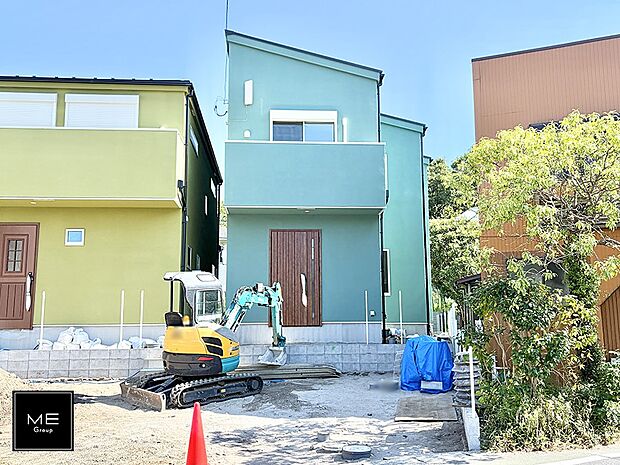【現地外観写真】A号棟 ■暮らしを彩る充実した設備仕様が備わった住まい