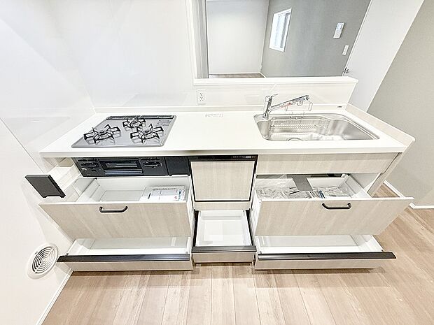 【キッチン】1号棟 ■シンプルで機能的、毎日使いやすいキッチン
