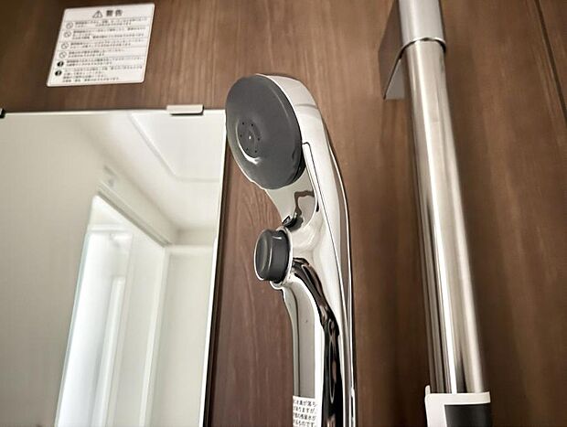 【止水シャワーヘッド】■わざわざシャワー水栓のレバーまで手を伸ばす必要がなく、簡単に止水できる