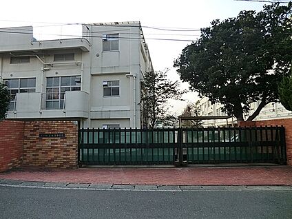 横浜市立上永谷中学校 650m(9分)