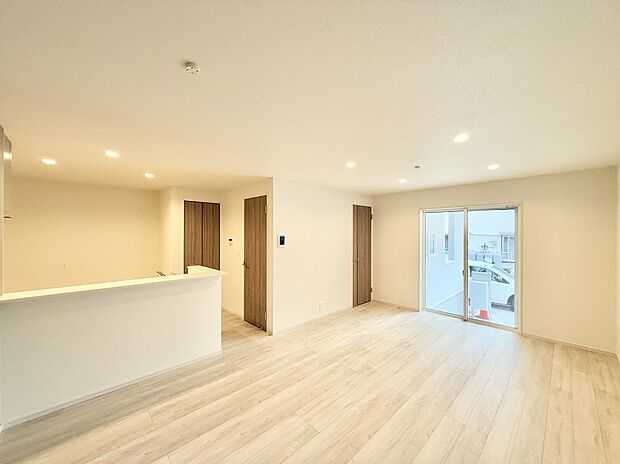 【リビング】2号棟 ■光と風を感じる、リラックスできる空間