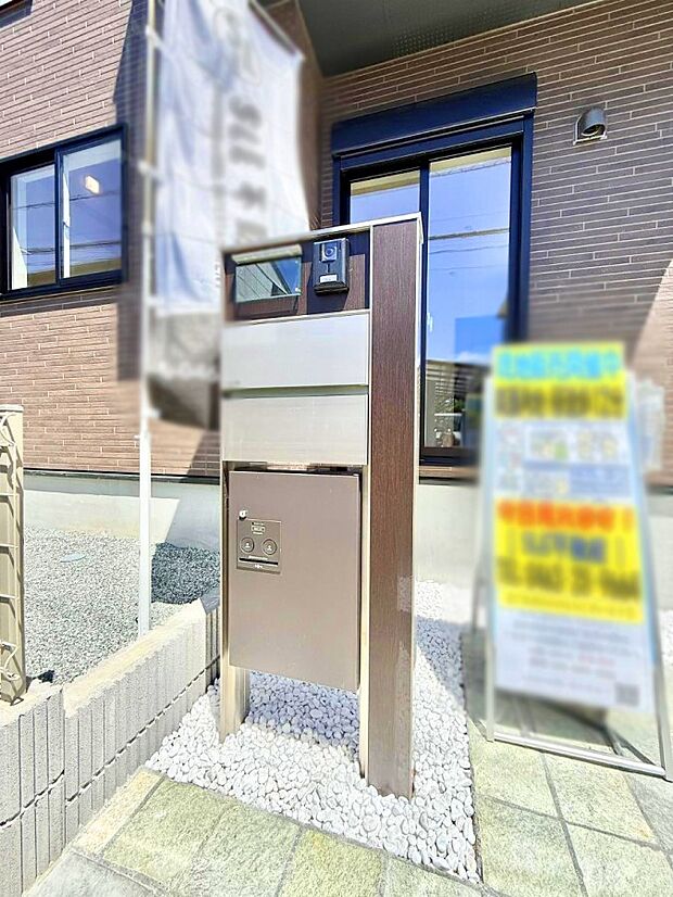 【玄関】■ 心地よい暮らしへとつながる、温かい玄関