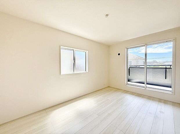 【リビング以外の居室】■清潔感あふれるお部屋で毎日を快適に過ごせます