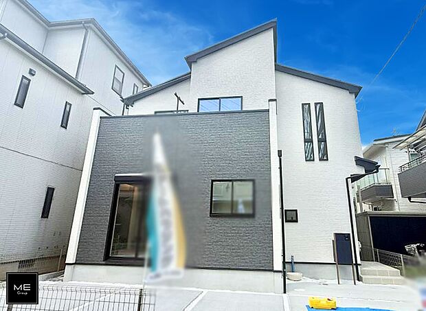 【現地外観写真】1号棟  ■暮らしを彩る充実した設備仕様が備わった住まい
