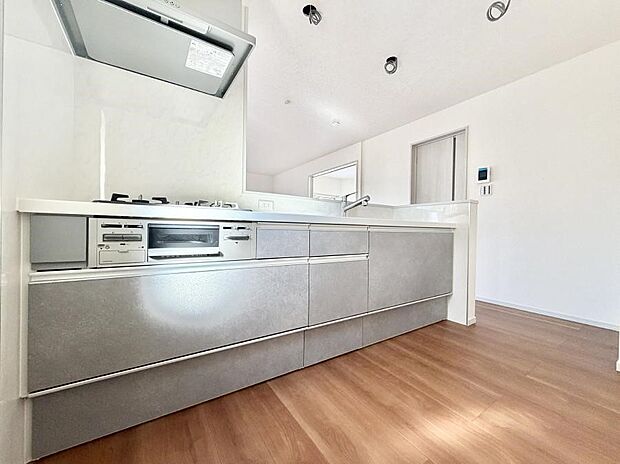 【キッチン】8号棟 ■家族の絆を深める、温もりのあるキッチン