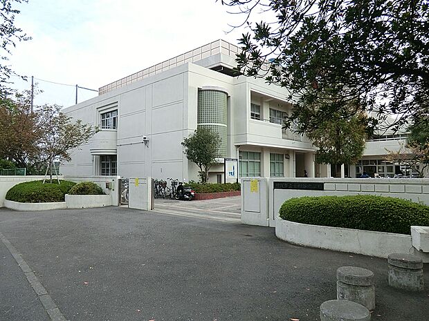 横浜市立釜利谷中学校(約1,200m・徒歩15分)