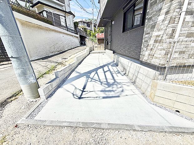 【駐車場】1号棟 ■自宅にカースペースがあると助かります
