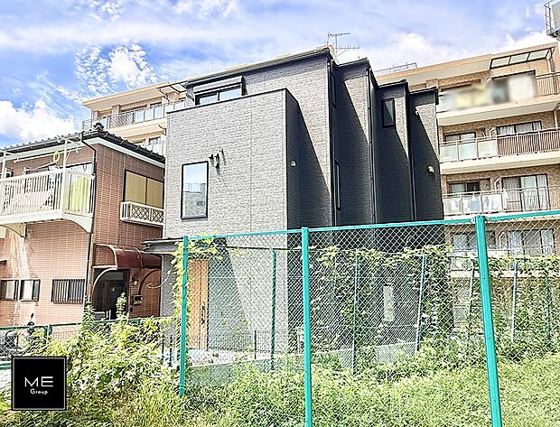 【現地外観写真】■家族みんなが笑顔で過ごせる、安心感のある住まい