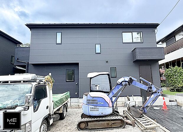 【現地外観写真】2号棟 ■家族が笑顔で集まる温かな住まい