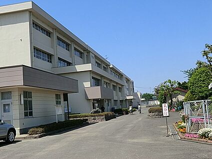 茅ヶ崎市立鶴嶺中学校 1280m(16分)