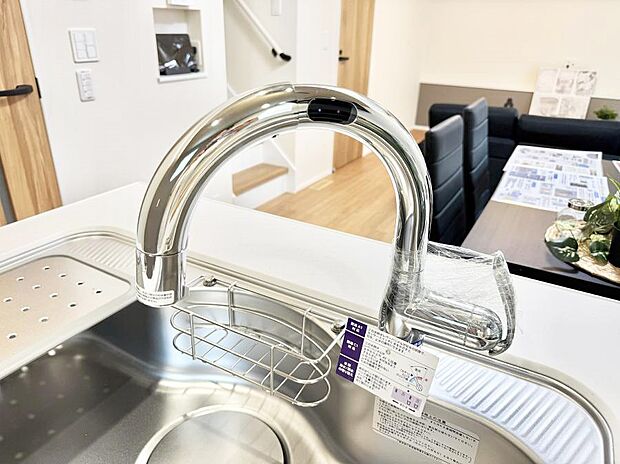 【浄水器】■清潔でおいしい水を手軽に供給してくれます