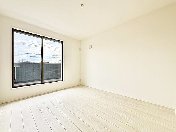 【リビング以外の居室】2号棟 ■落ち着いた色合いのお部屋で穏やかな時間を楽しめます