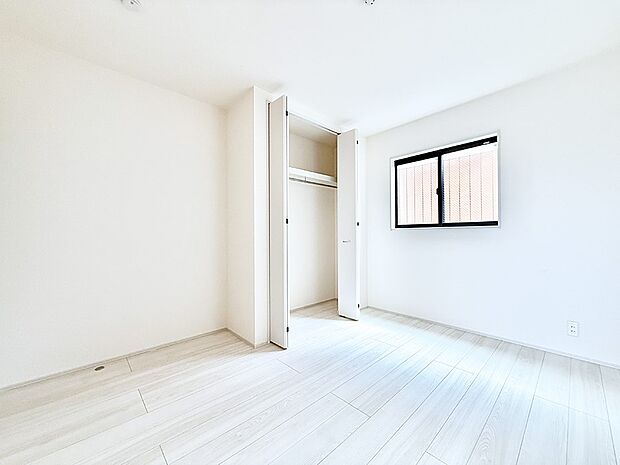【リビング以外の居室】2号棟 ■シンプルで使いやすい空間がスッキリ感じられます