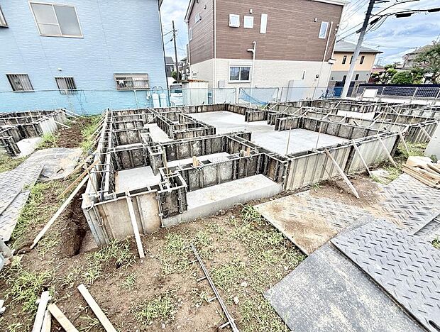 【現地外観写真】2号棟 ■暮らしを豊かにする充実した仕様設備で快適に