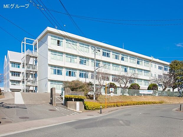 綾瀬市立城山中学校(約1,400m・徒歩18分)