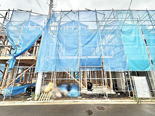 【現地外観写真】E号棟 ■暮らしを豊かにする充実した仕様設備で快適に