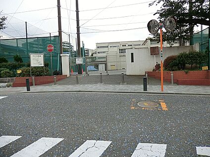 横浜市立稲荷台小学校 750m(10分)