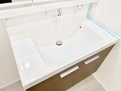 ハンドシャワー付洗面台