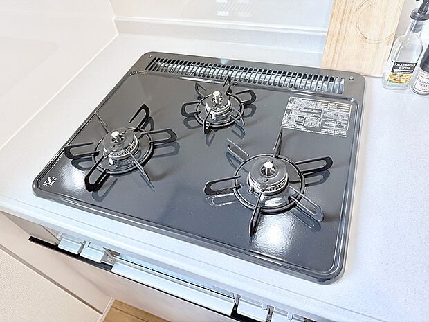 【3口ガスコンロ】■一度に多くの料理ができ便利で効率的