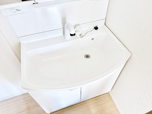 【ハンドシャワー付洗面台】■手洗いや顔を洗う時も快適に使える便利なシャワー