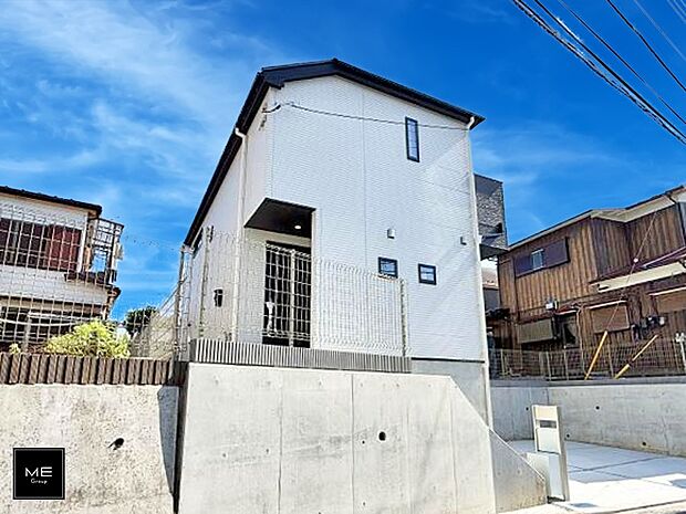 【現地外観写真】1号棟  ■暮らしを彩る充実した設備仕様が備わった住まい