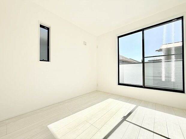【リビング以外の居室】1号棟  ■落ち着いた雰囲気のお部屋で心が安らぐ空間