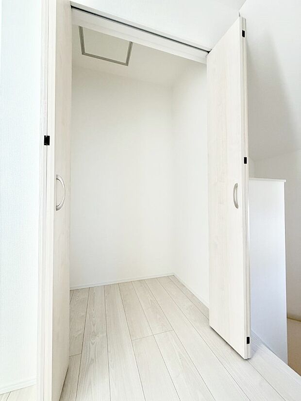 【収納】1号棟  ■WIC付きで衣類も荷物もまとめて収納