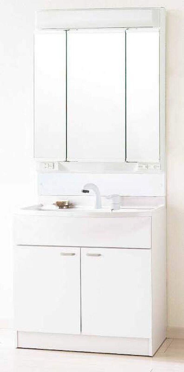 【洗面台】お手入れのしやすさと、使いやすさが自慢です。シャワー水栓はリフトアップ機能を兼ねそろえた優秀な仕様。広い洗面器なので洗髪も可能です。