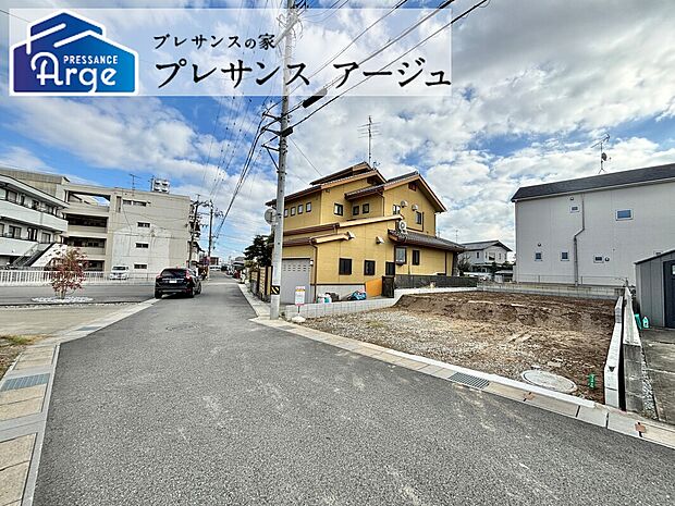 【現地写真】
洗面横にランドリースペースを設けました。 天候や時間に左右されずお洗濯ができます。来客時でも生活感を隠せます。/2025年12月撮影