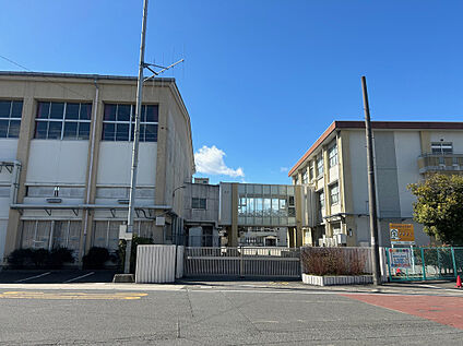 岐阜市立三里小学校 310～340m(徒歩4～5分)
