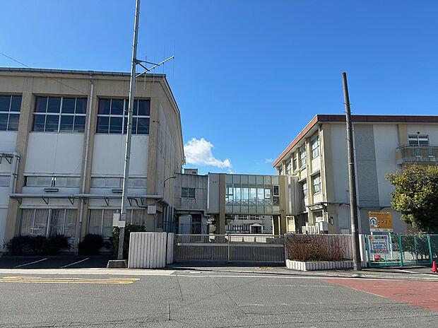 岐阜市立三里小学校（約310m）