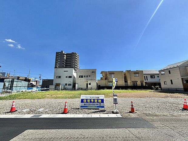 【現地写真】JR東海道本線「岐阜」駅まで徒歩19分～20分の立地。快速を利用し、「名古屋」駅まで直通23分でアクセス可能。通勤・通学・お出かけの選択肢が広がります。２０２５年７月撮影。