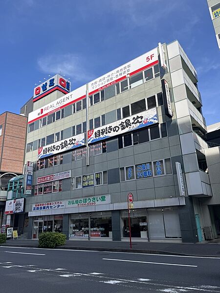 駅徒歩3分の立地。仕事帰りにもお立ち寄り頂けます。