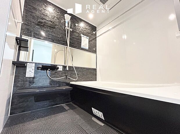 【バスルーム(E号棟)】1坪タイプのバスルーム!
足をのばして日々の疲れを癒してください!