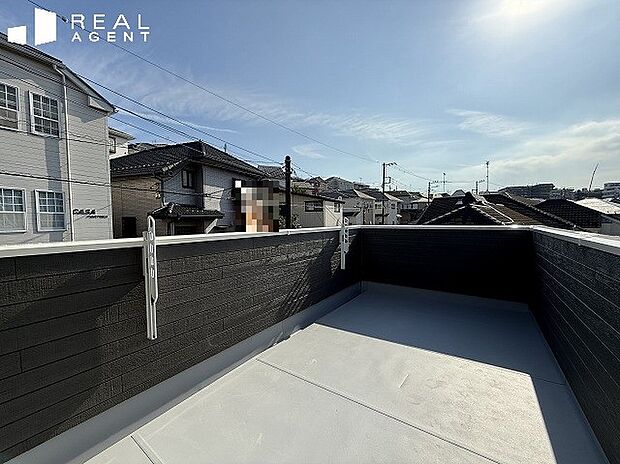 【バルコニー】太陽の香りを感じる生活！
奥行にゆとりを持たせたバルコニーは陽当たり抜群♪