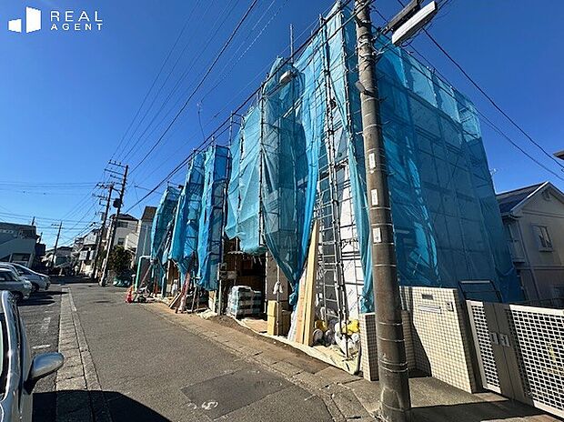 【現地前面道路】不動産をご購入する上で道路付けはとても重要です。
方位も大切ですが、建築基準法上のどの様な道路なのか、
しっかりとご説明をさせて頂きます。