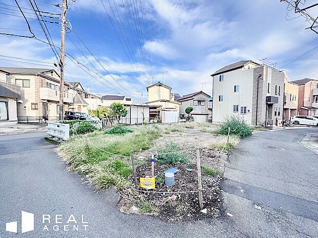 【現地外観】南西側接道の現地は日当り良好、東側も開けているの開放感のある現地♪