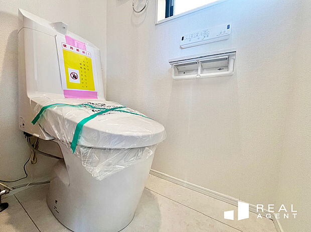 【トイレ】清潔な空間であり、落ち着ける空間。お掃除もらくらくな最新機種を採用しております。