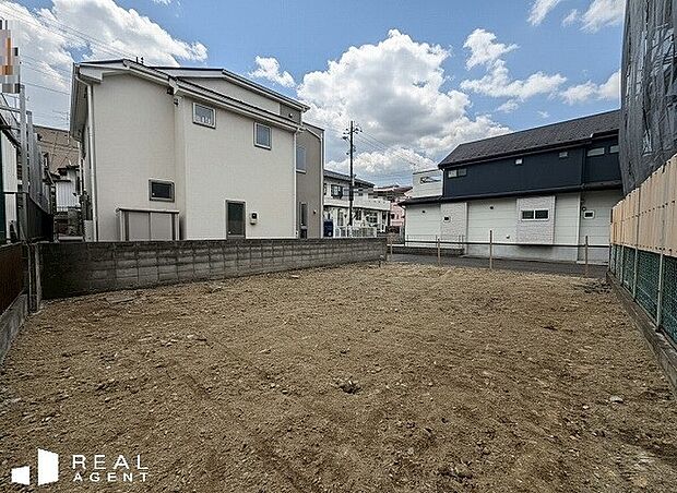 【現地外観】南側接道で陽当り、開放感、良好!現地で陽当たりと、街並みをご覧ください♪